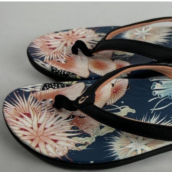 Olukai Ho'Opio Floral Flip Flops Thongs Sandals Womens Sz 7 Hawaiian Beach - Picture 1 of 5